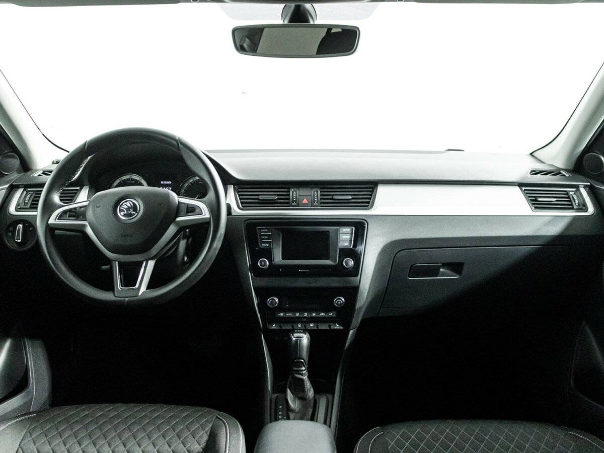 Skoda Rapid с пробегом — 2016 год. Фото: #12