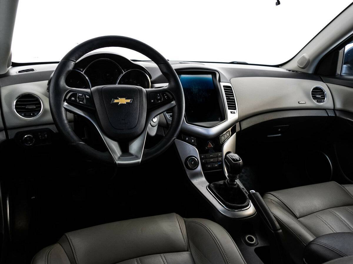 Chevrolet Cruze с пробегом — 2012 год. Фото: #8