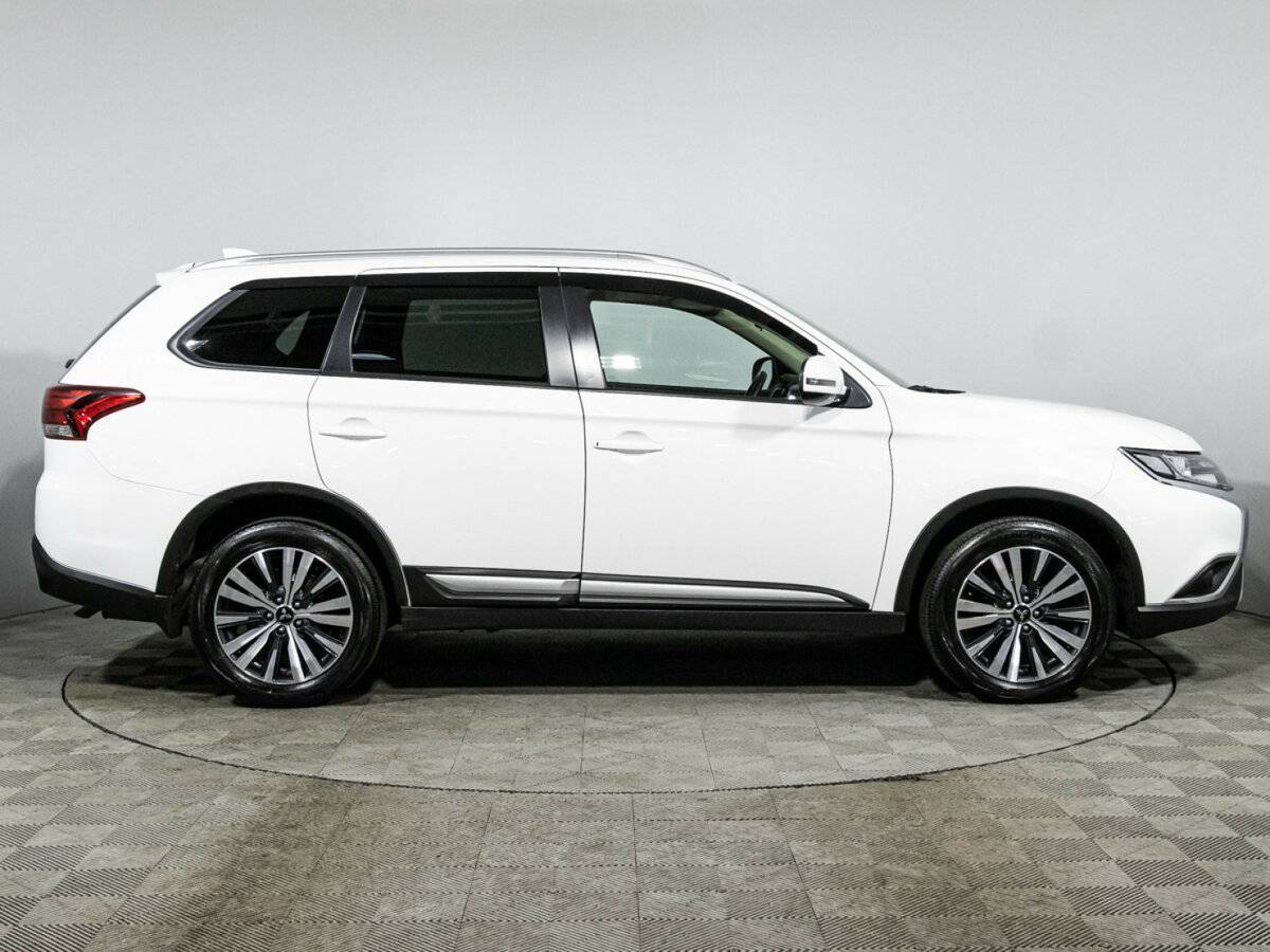 Mitsubishi Outlander с пробегом — 2021 год. Фото: #3