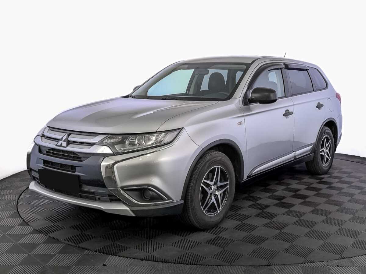 Mitsubishi Outlander с пробегом — 2015 год. Фото: #0