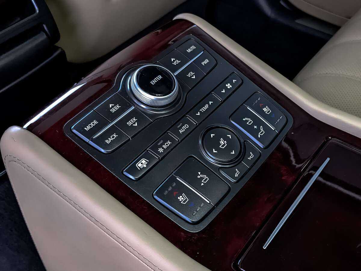 Hyundai Equus с пробегом — 2012 год. Фото: #21