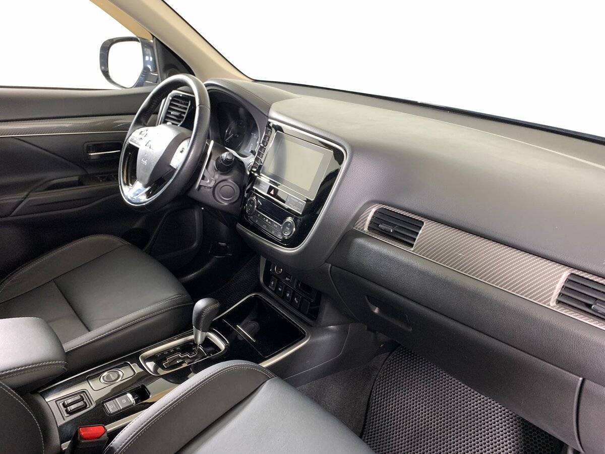 Mitsubishi Outlander с пробегом — 2020 год. Фото: #12