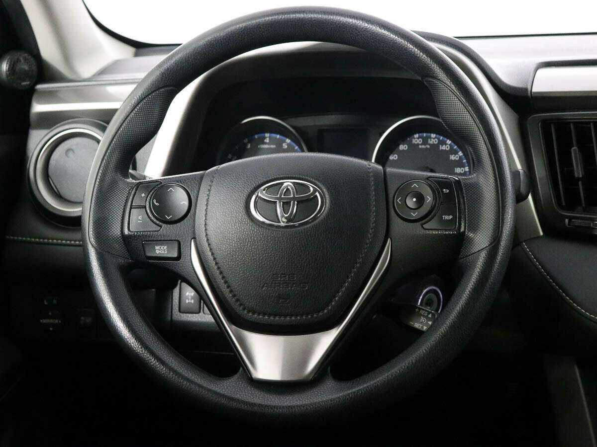 Toyota RAV4 с пробегом — 2016 год. Фото: #12