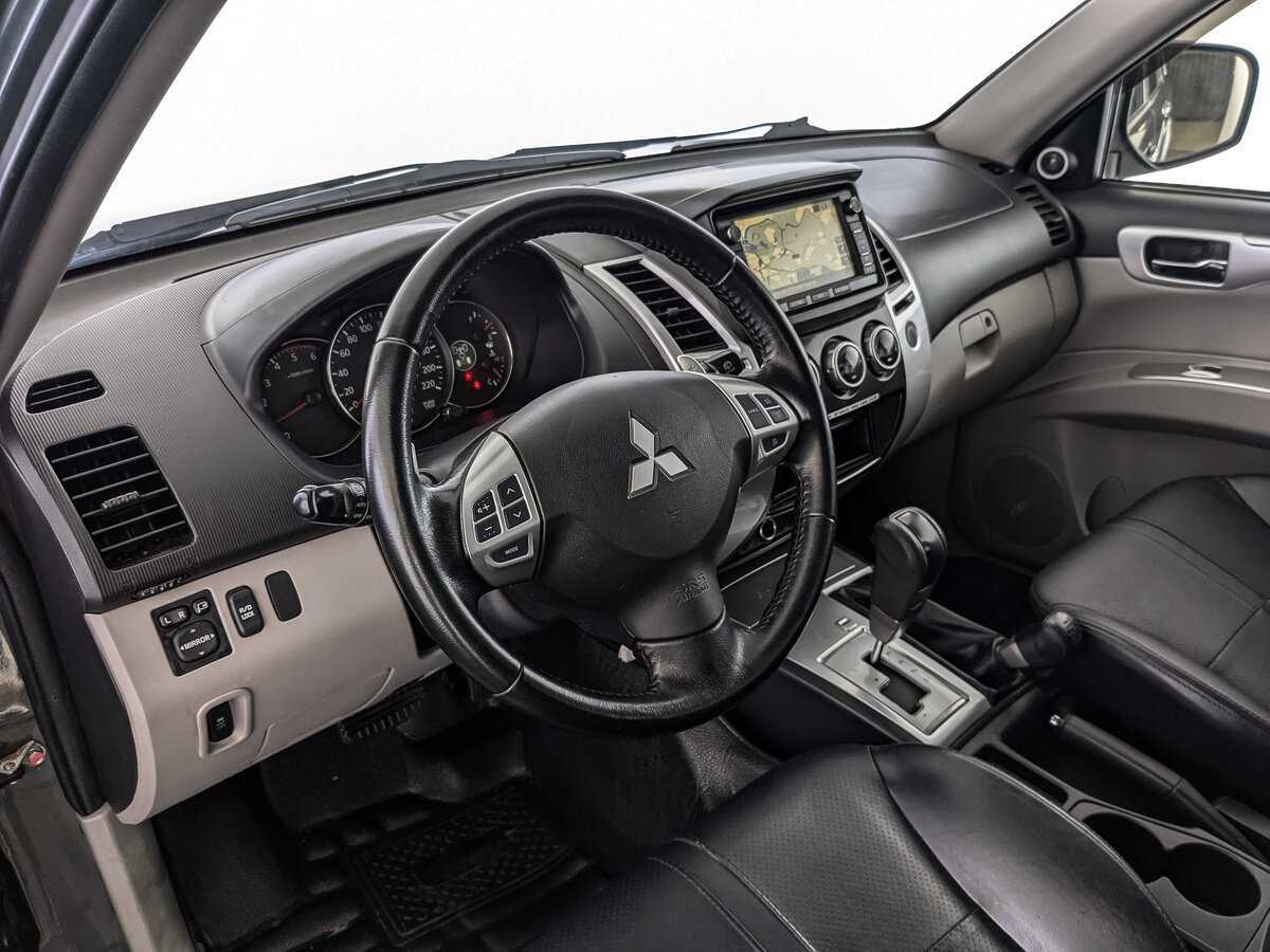 Mitsubishi Pajero Sport с пробегом — 2013 год. Фото: #14