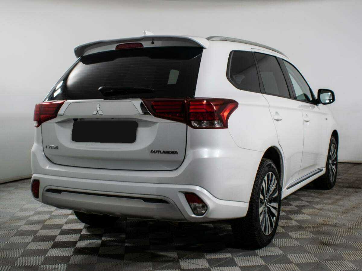 Mitsubishi Outlander с пробегом — 2022 год. Фото: #4