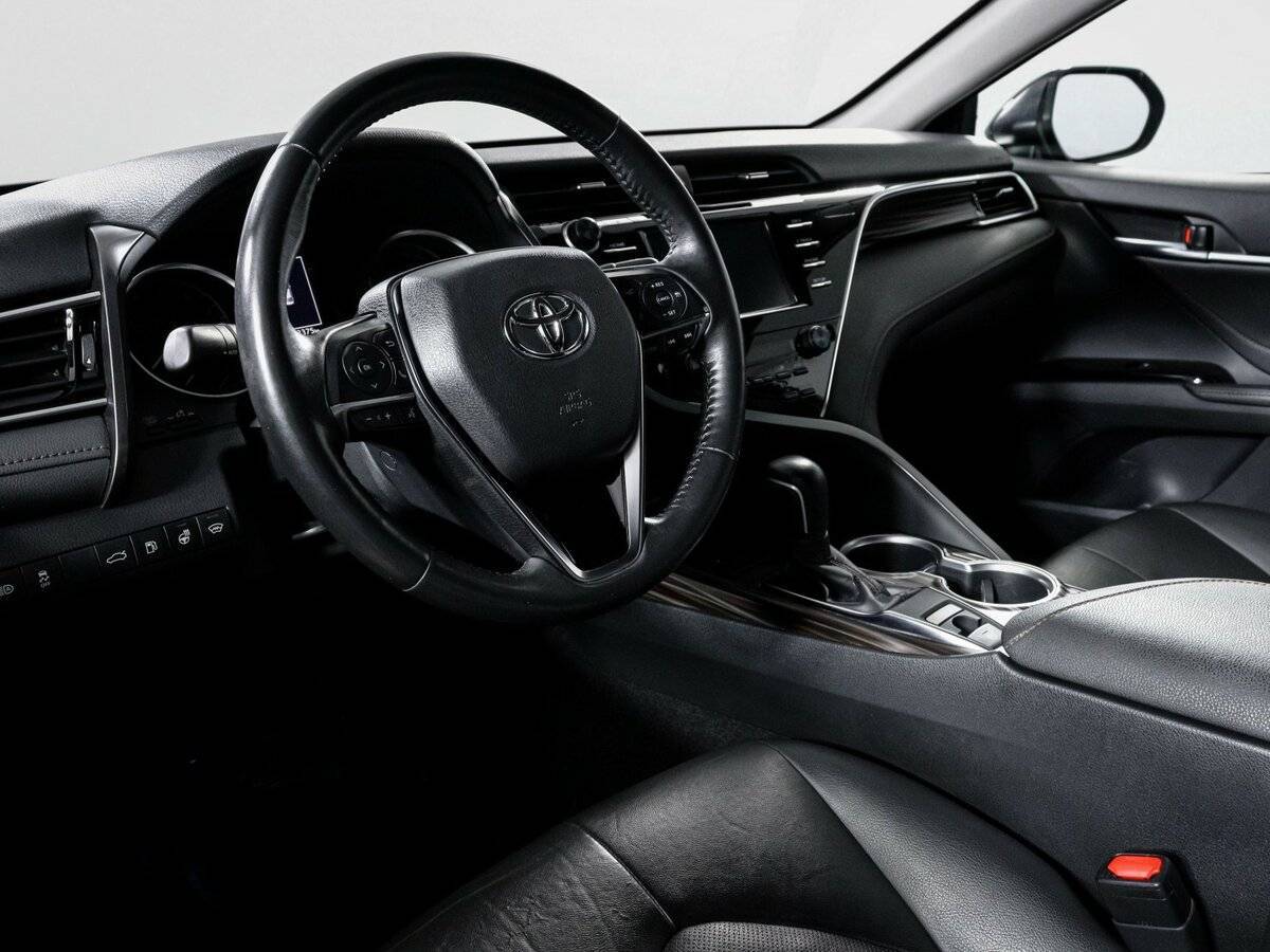 Toyota Camry с пробегом — 2018 год. Фото: #13