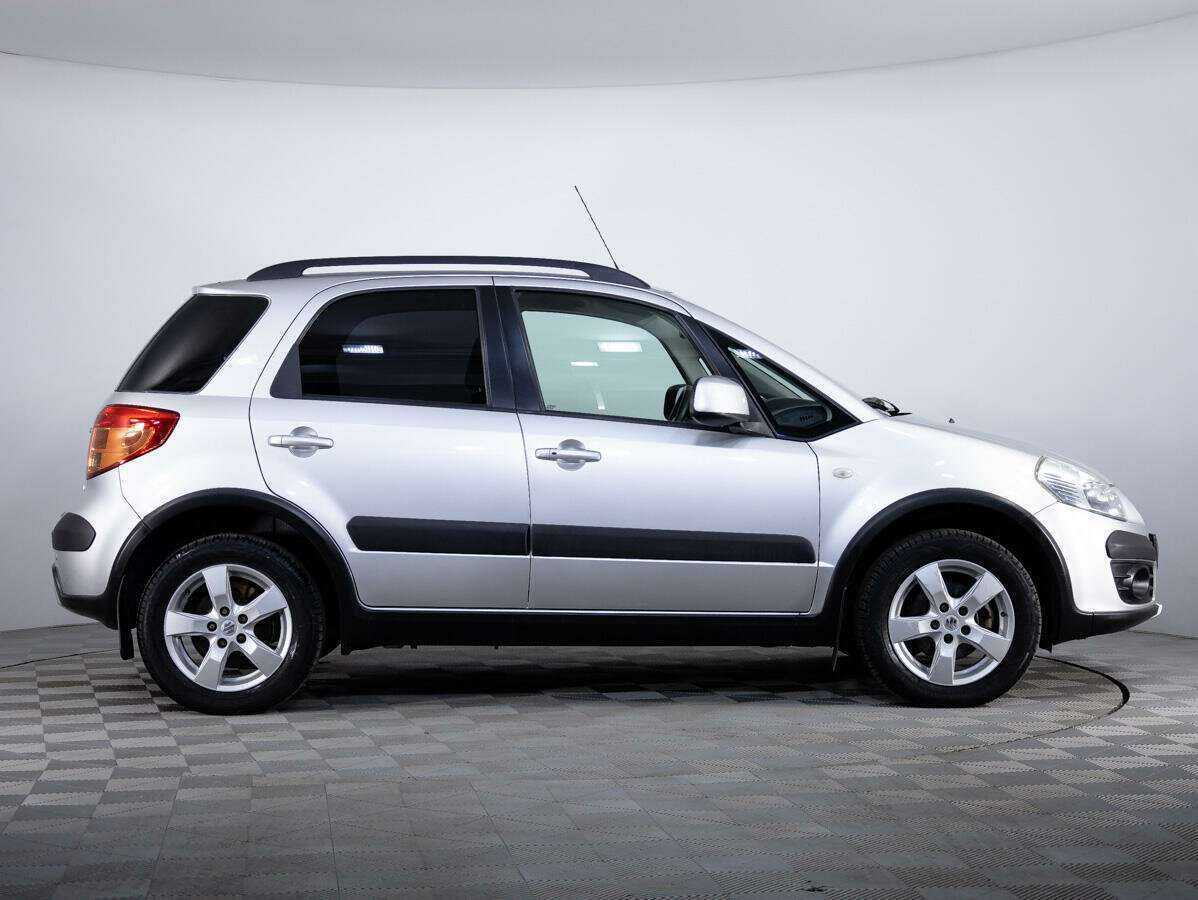 Suzuki SX4 с пробегом — 2012 год. Фото: #2