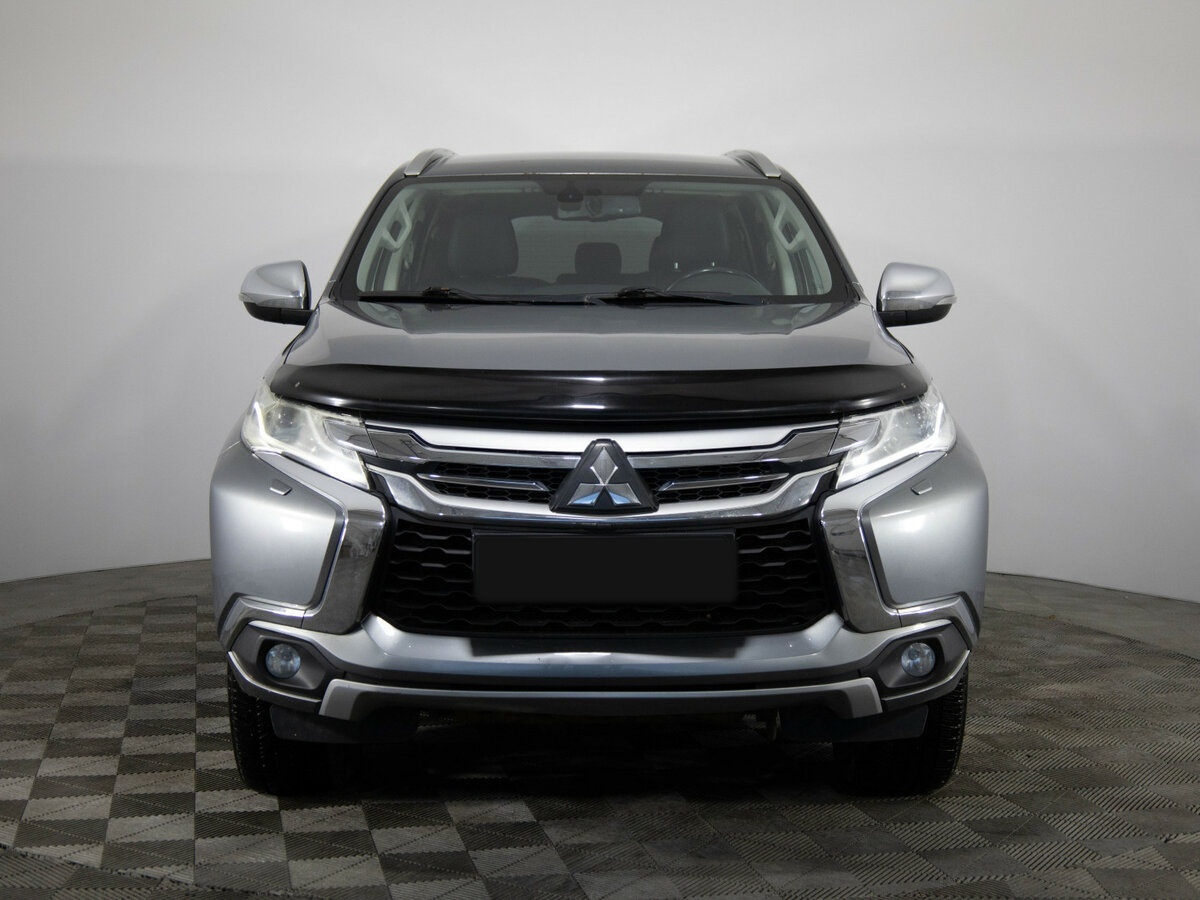 Mitsubishi Pajero Sport с пробегом — 2016 год. Фото: #1