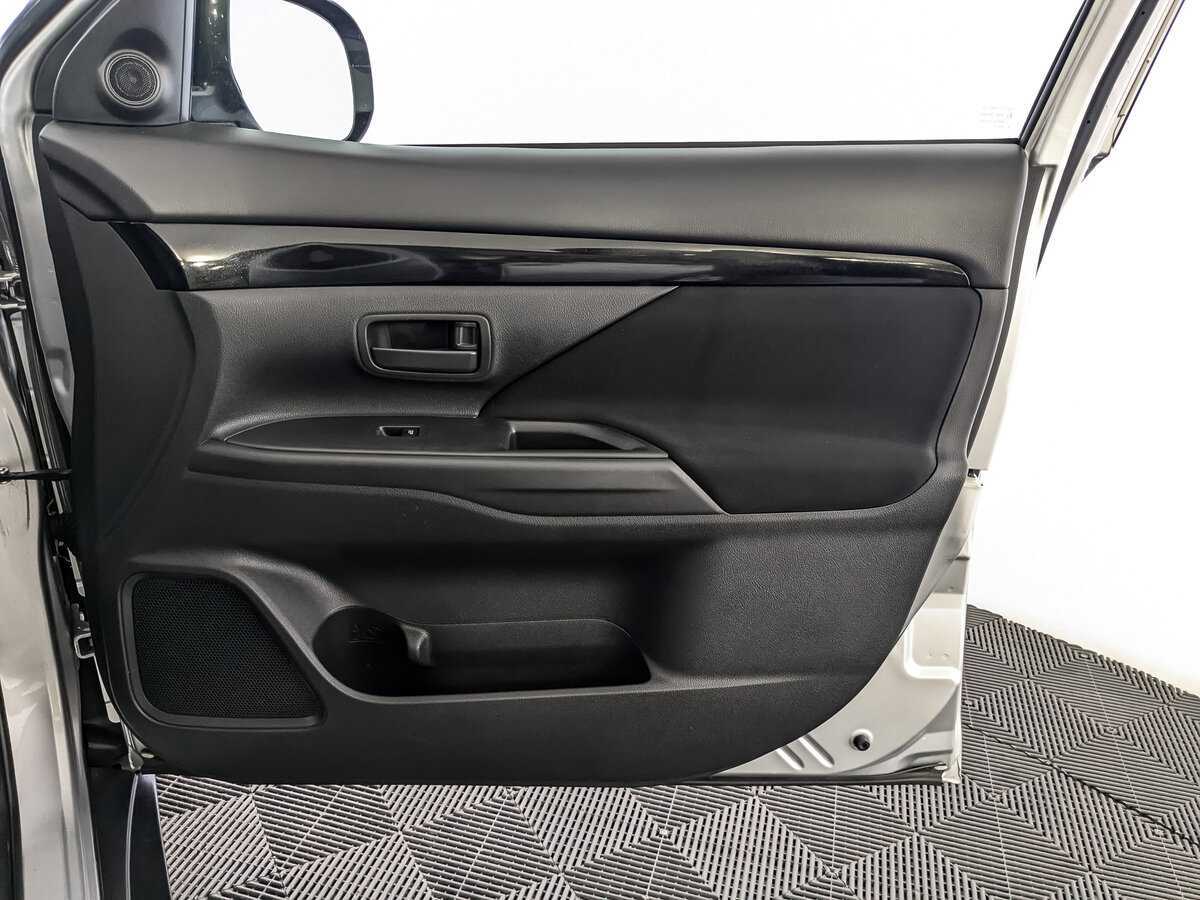 Mitsubishi Outlander с пробегом — 2019 год. Фото: #24
