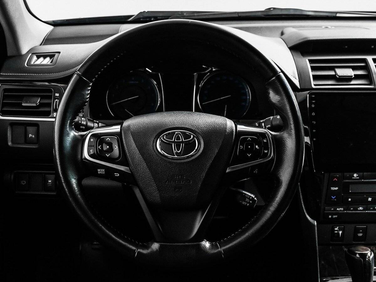 Toyota Camry с пробегом — 2017 год. Фото: #11
