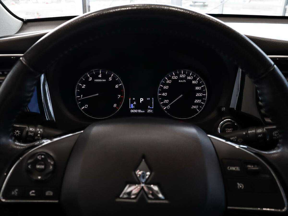 Mitsubishi Outlander с пробегом — 2019 год. Фото: #17