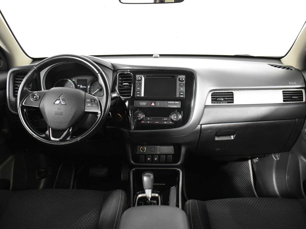 Mitsubishi Outlander с пробегом — 2017 год. Фото: #11
