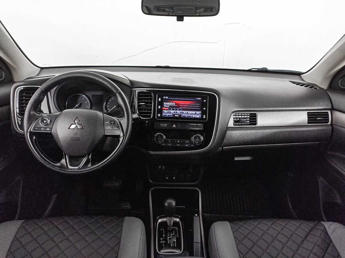 Mitsubishi Outlander с пробегом — 2018 год. Фото: #13