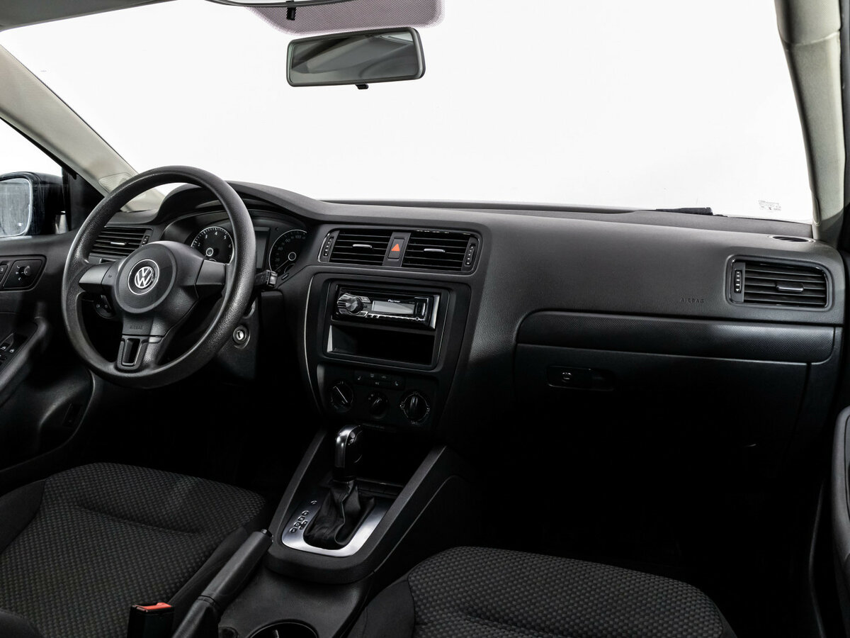Volkswagen Jetta с пробегом — 2013 год. Фото: #6