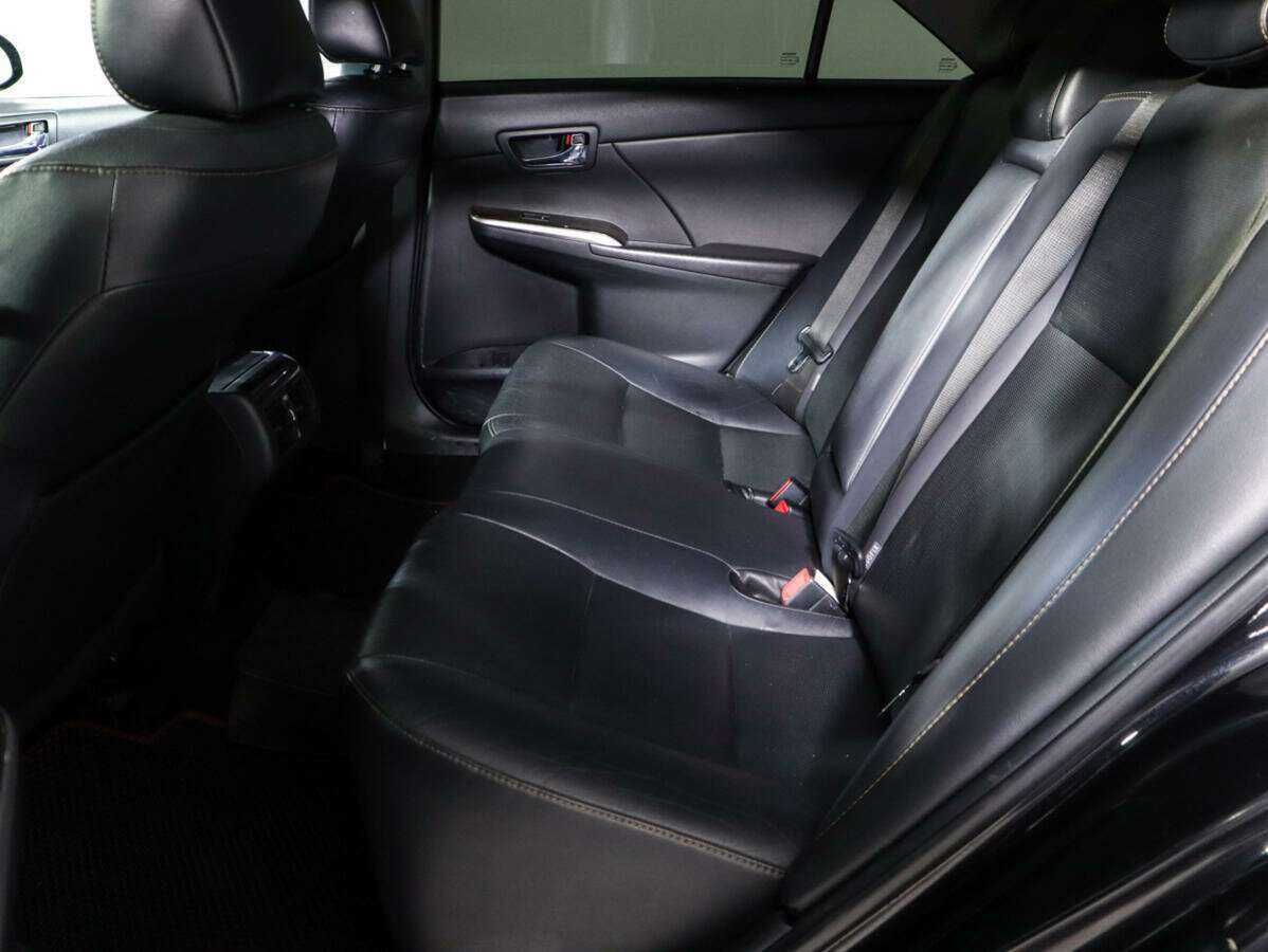 Toyota Camry с пробегом — 2016 год. Фото: #6