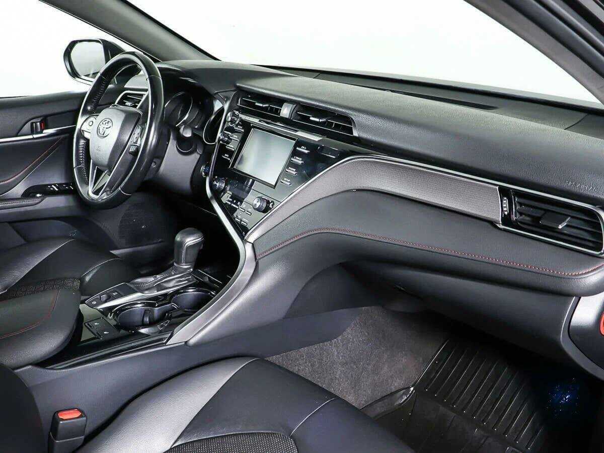 Toyota Camry с пробегом — 2020 год. Фото: #8