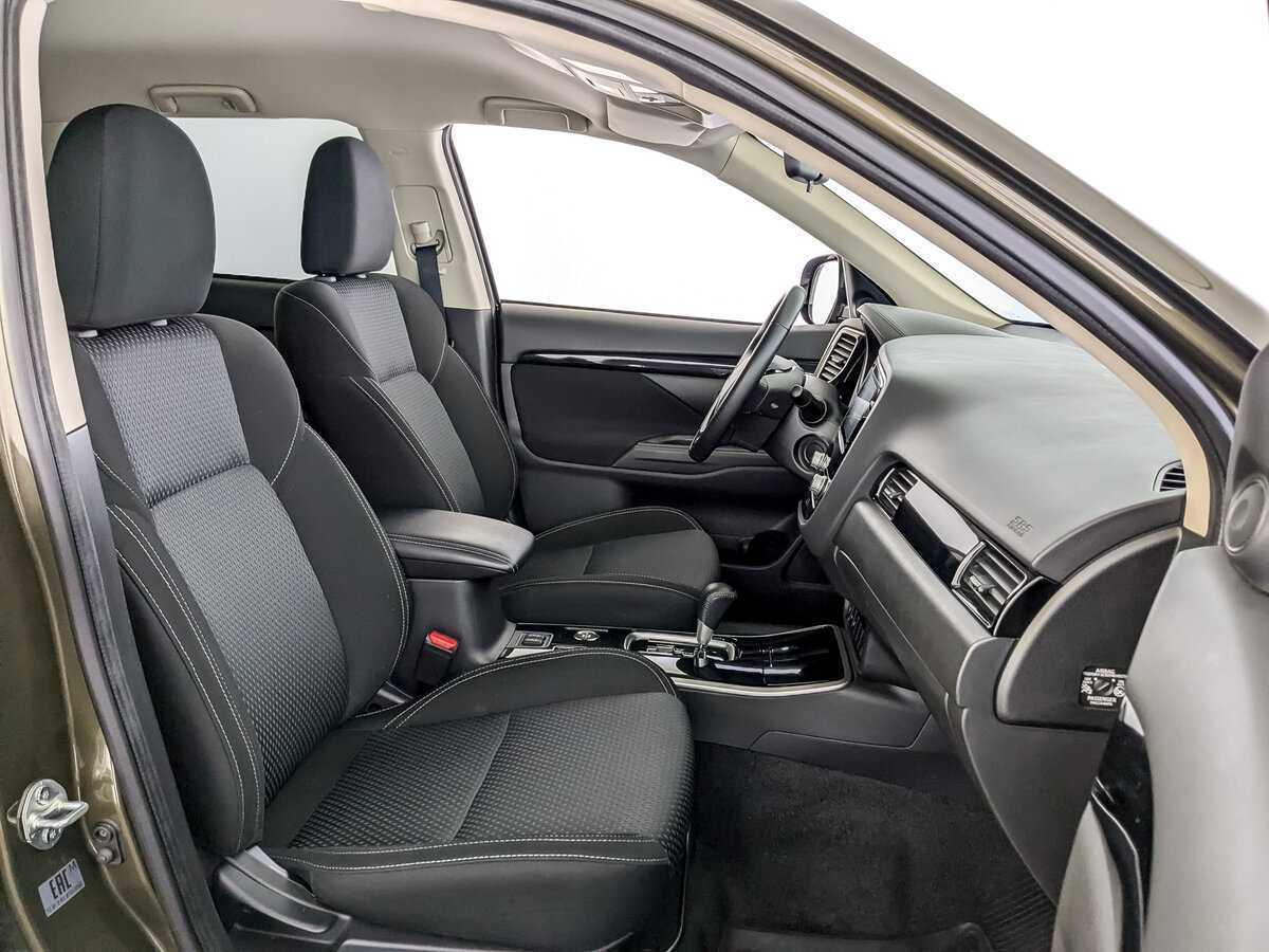 Mitsubishi Outlander с пробегом — 2021 год. Фото: #17