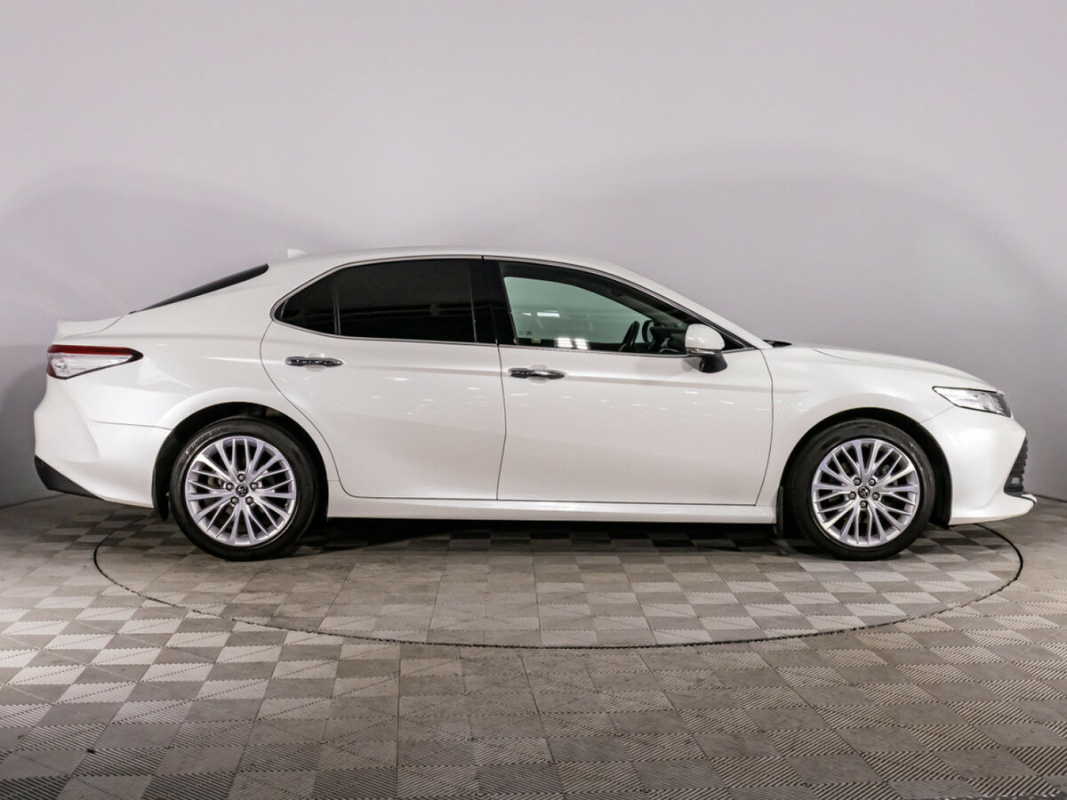 Toyota Camry с пробегом — 2019 год. Фото: #3