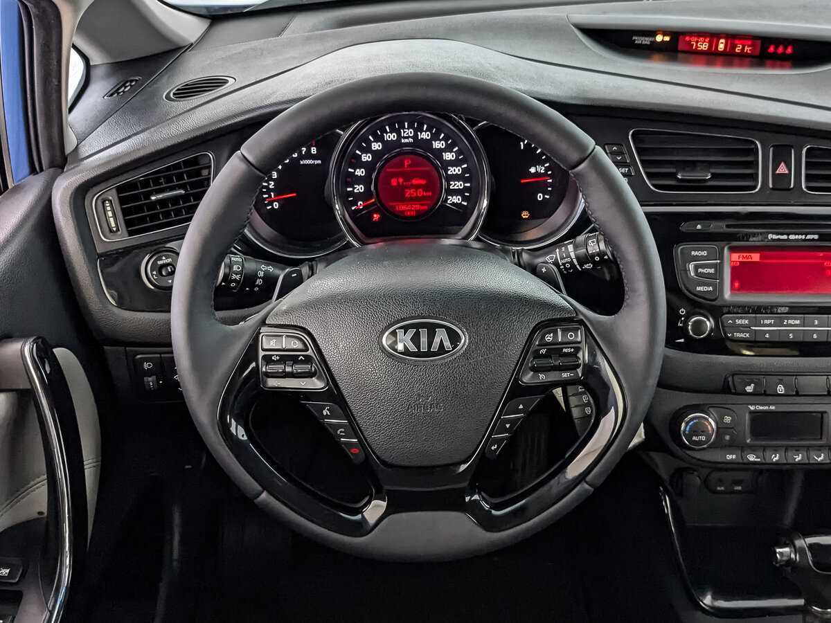 Kia Ceed с пробегом — 2013 год. Фото: #17