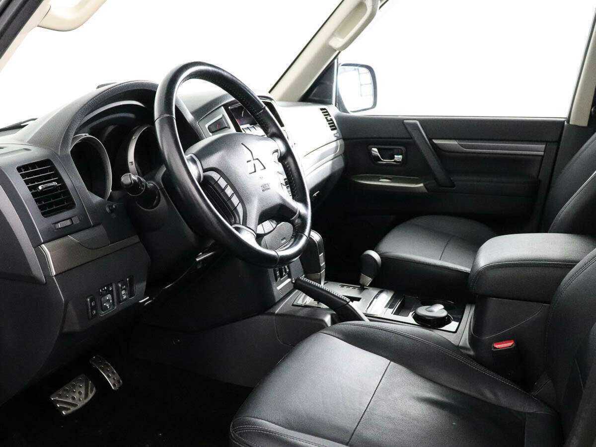 Mitsubishi Pajero с пробегом — 2018 год. Фото: #7
