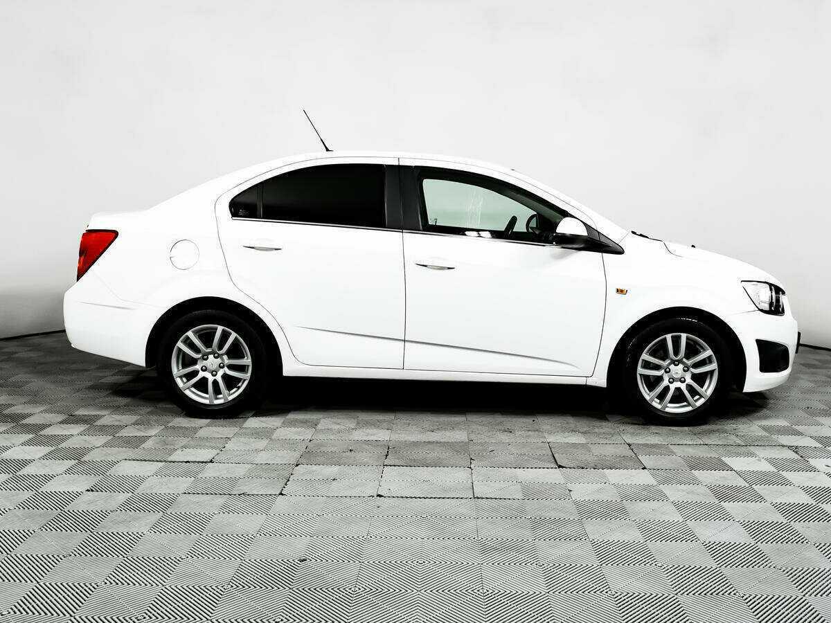 Chevrolet Aveo с пробегом — 2014 год. Фото: #3