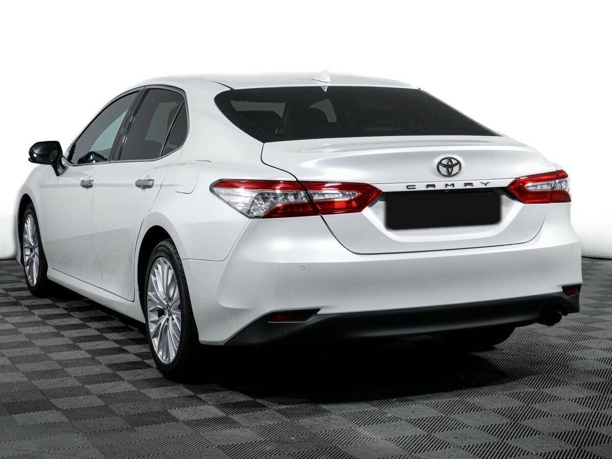 Toyota Camry с пробегом — 2019 год. Фото: #6