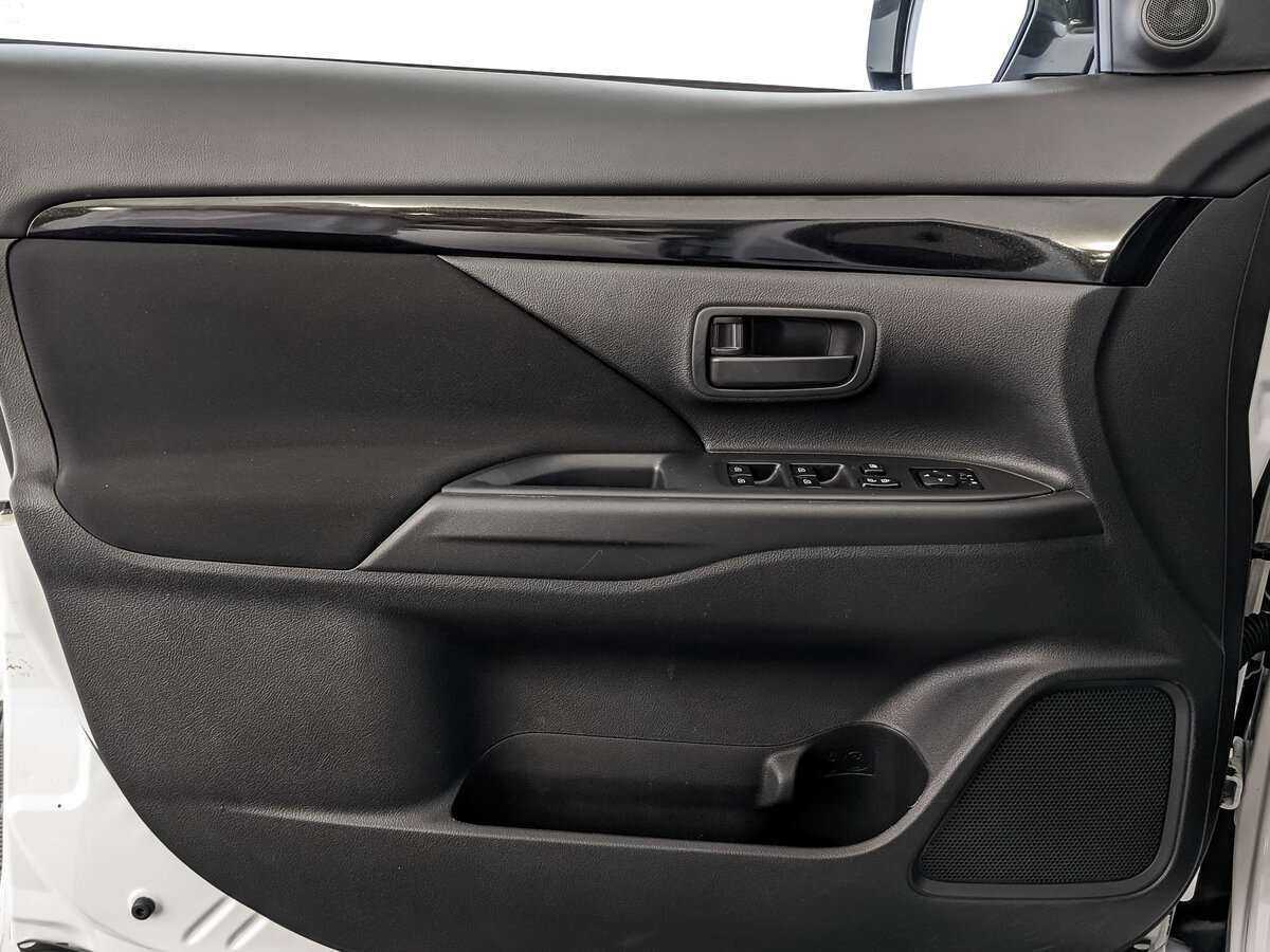 Mitsubishi Outlander с пробегом — 2019 год. Фото: #14