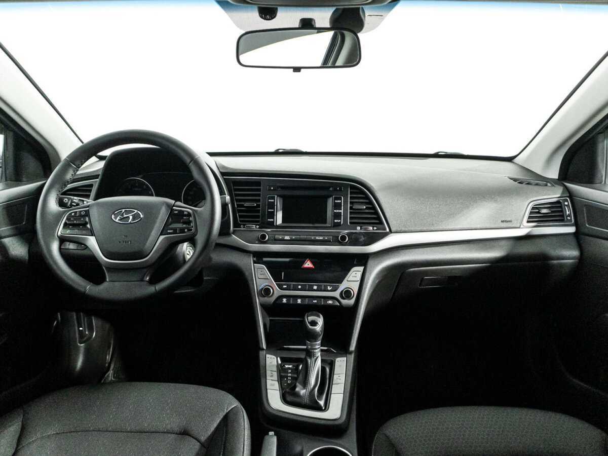 Hyundai Elantra с пробегом — 2017 год. Фото: #12
