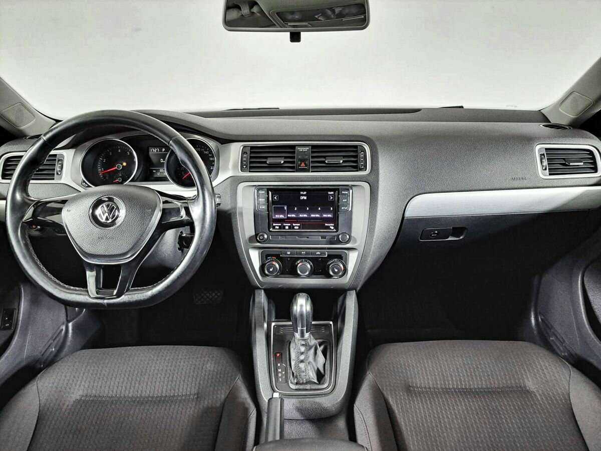 Volkswagen Jetta с пробегом — 2017 год. Фото: #8