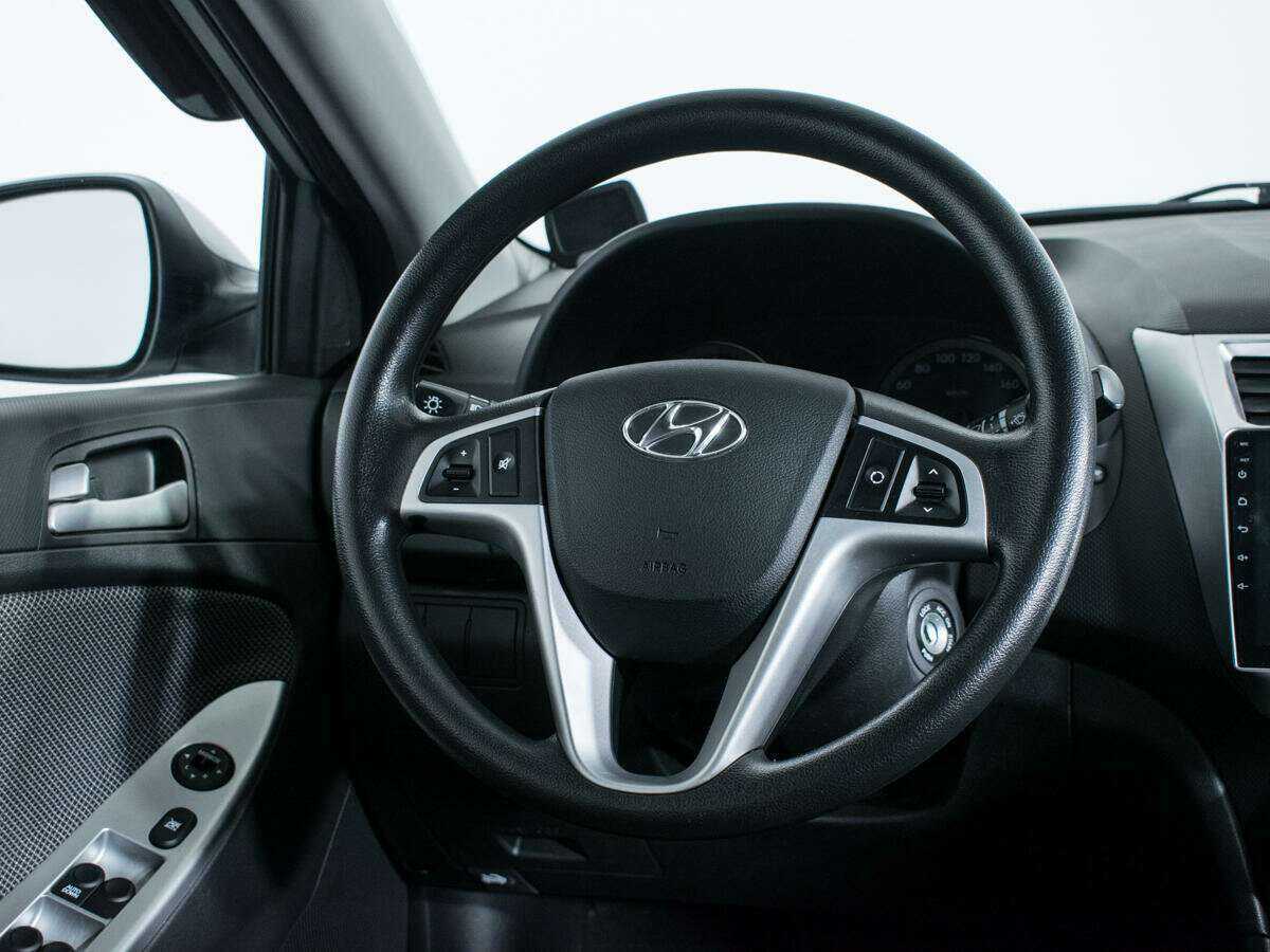 Hyundai Solaris с пробегом — 2012 год. Фото: #13