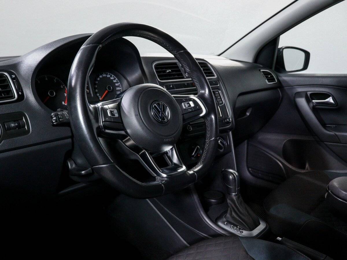Volkswagen Polo с пробегом — 2019 год. Фото: #13