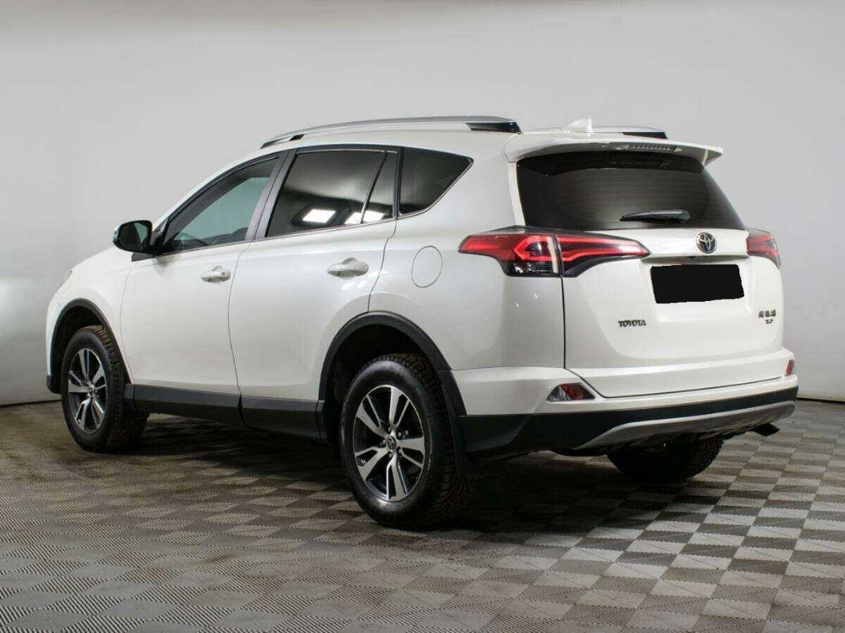 Toyota RAV4 с пробегом — 2017 год. Фото: #6