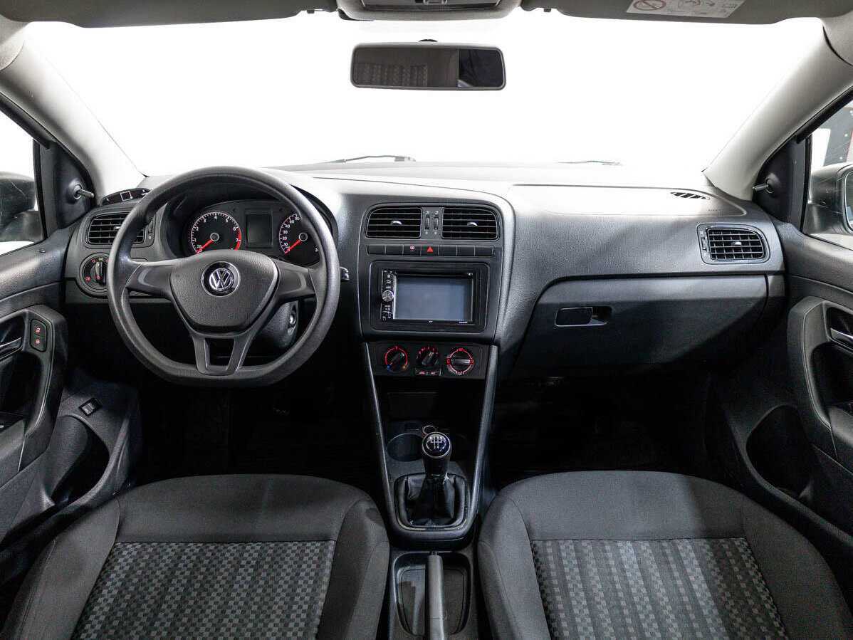 Volkswagen Polo с пробегом — 2015 год. Фото: #8