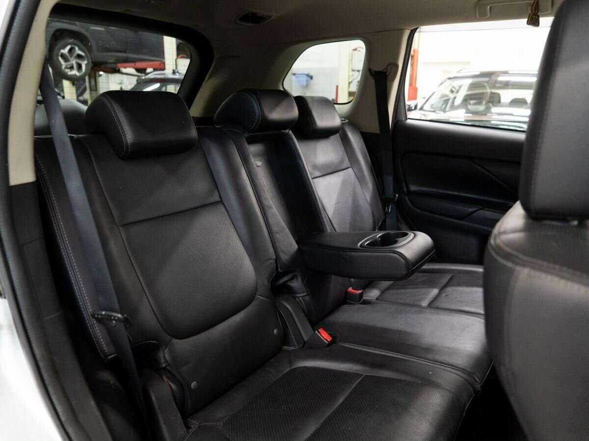 Mitsubishi Outlander с пробегом — 2017 год. Фото: #7