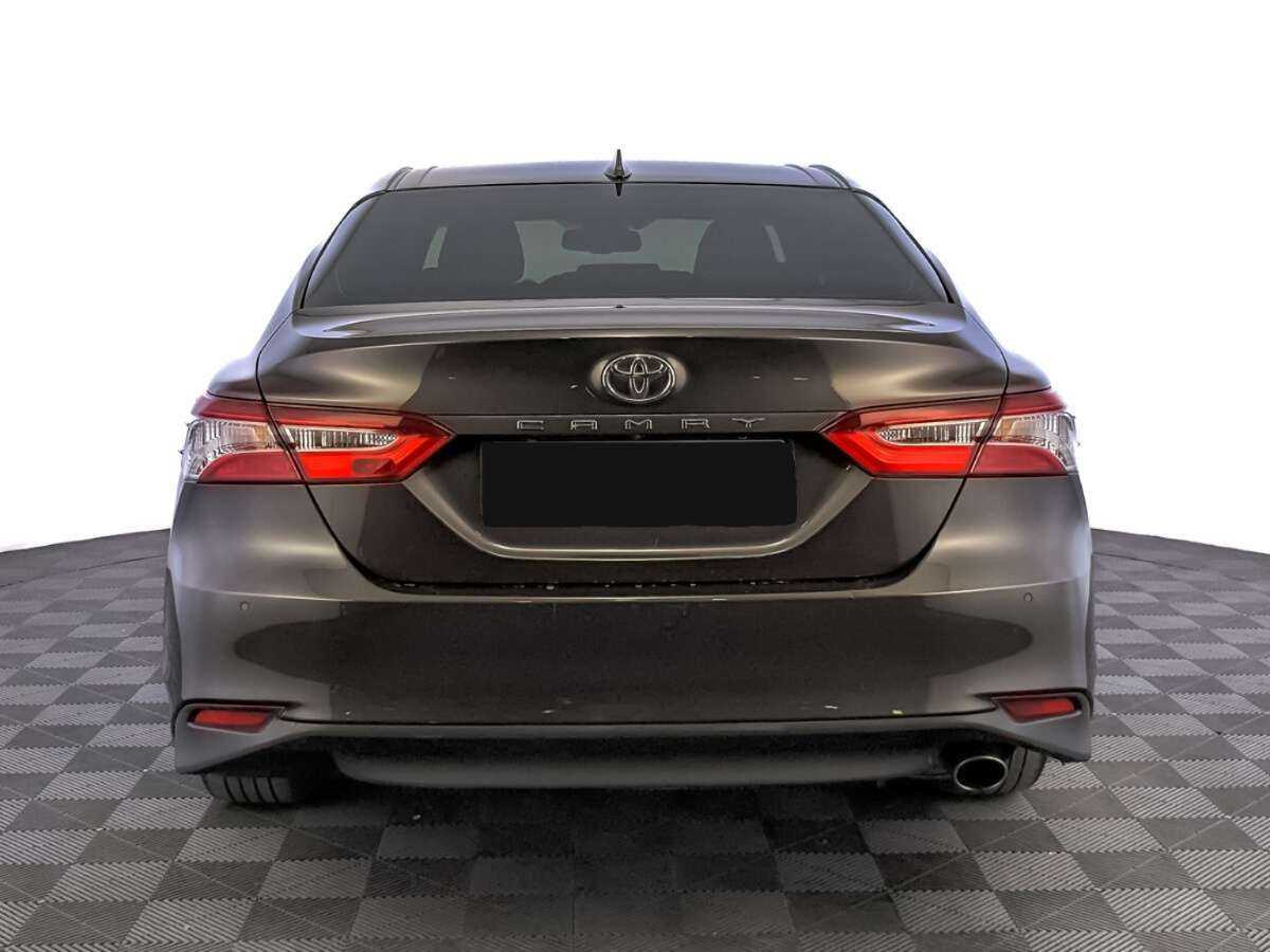 Toyota Camry с пробегом — 2018 год. Фото: #5