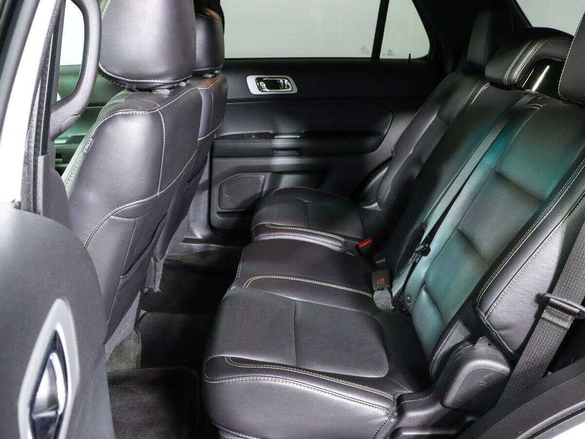 Ford Explorer с пробегом — 2015 год. Фото: #10