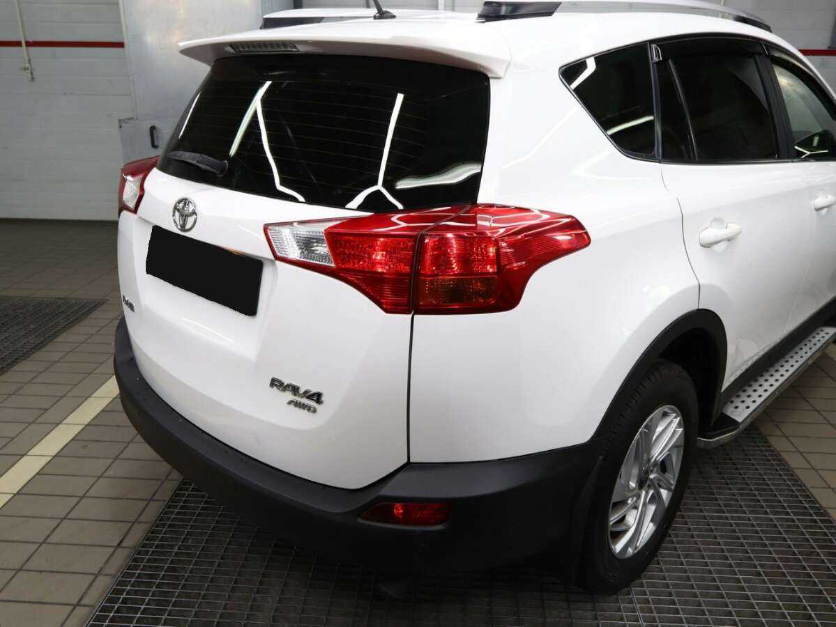 Toyota RAV4 с пробегом — 2014 год. Фото: #6