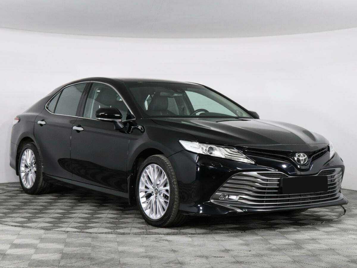 Toyota Camry с пробегом — 2018 год. Фото: #2