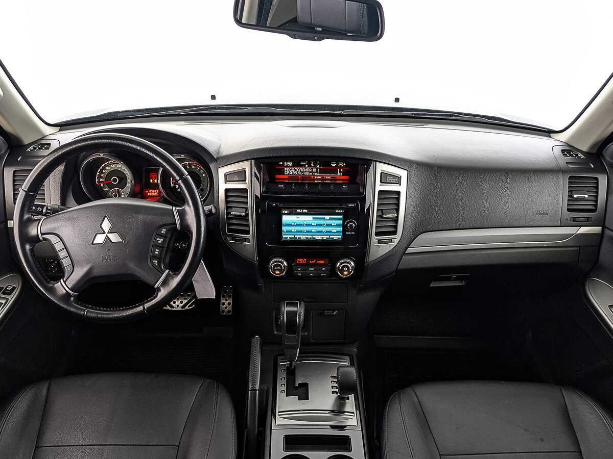 Mitsubishi Pajero с пробегом — 2018 год. Фото: #13