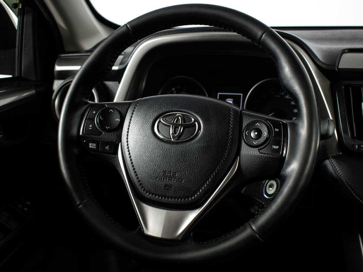 Toyota RAV4 с пробегом — 2016 год. Фото: #11