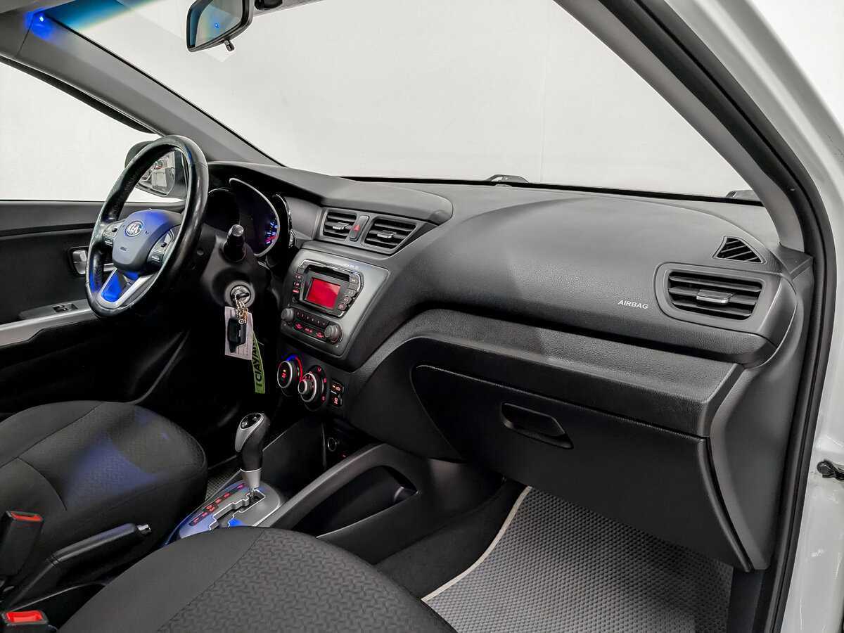 Kia Rio с пробегом — 2015 год. Фото: #10