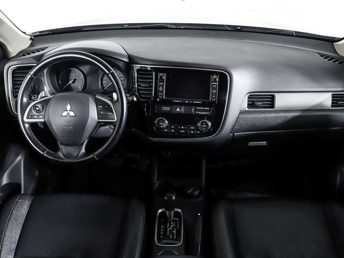 Mitsubishi Outlander с пробегом — 2012 год. Фото: #11