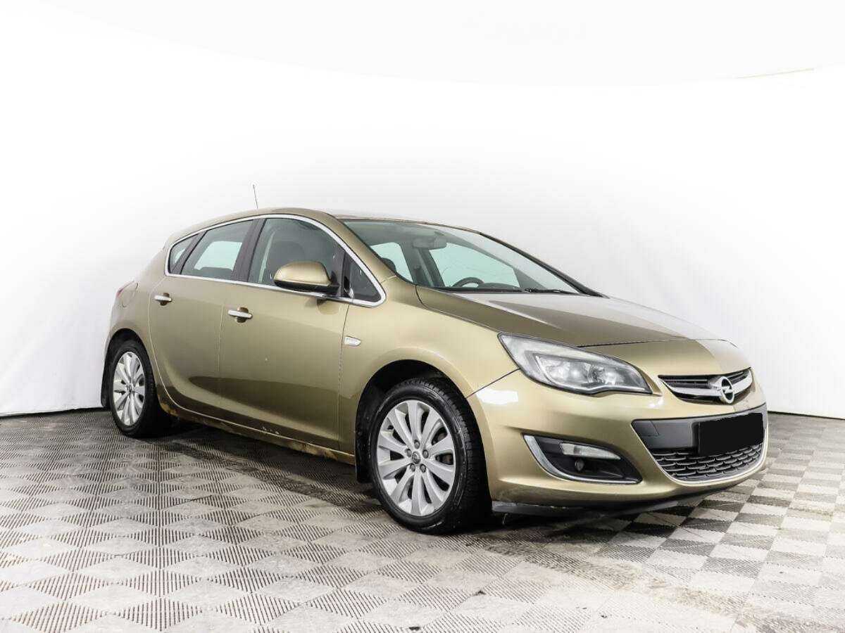 Opel Astra с пробегом — 2013 год. Фото: #2