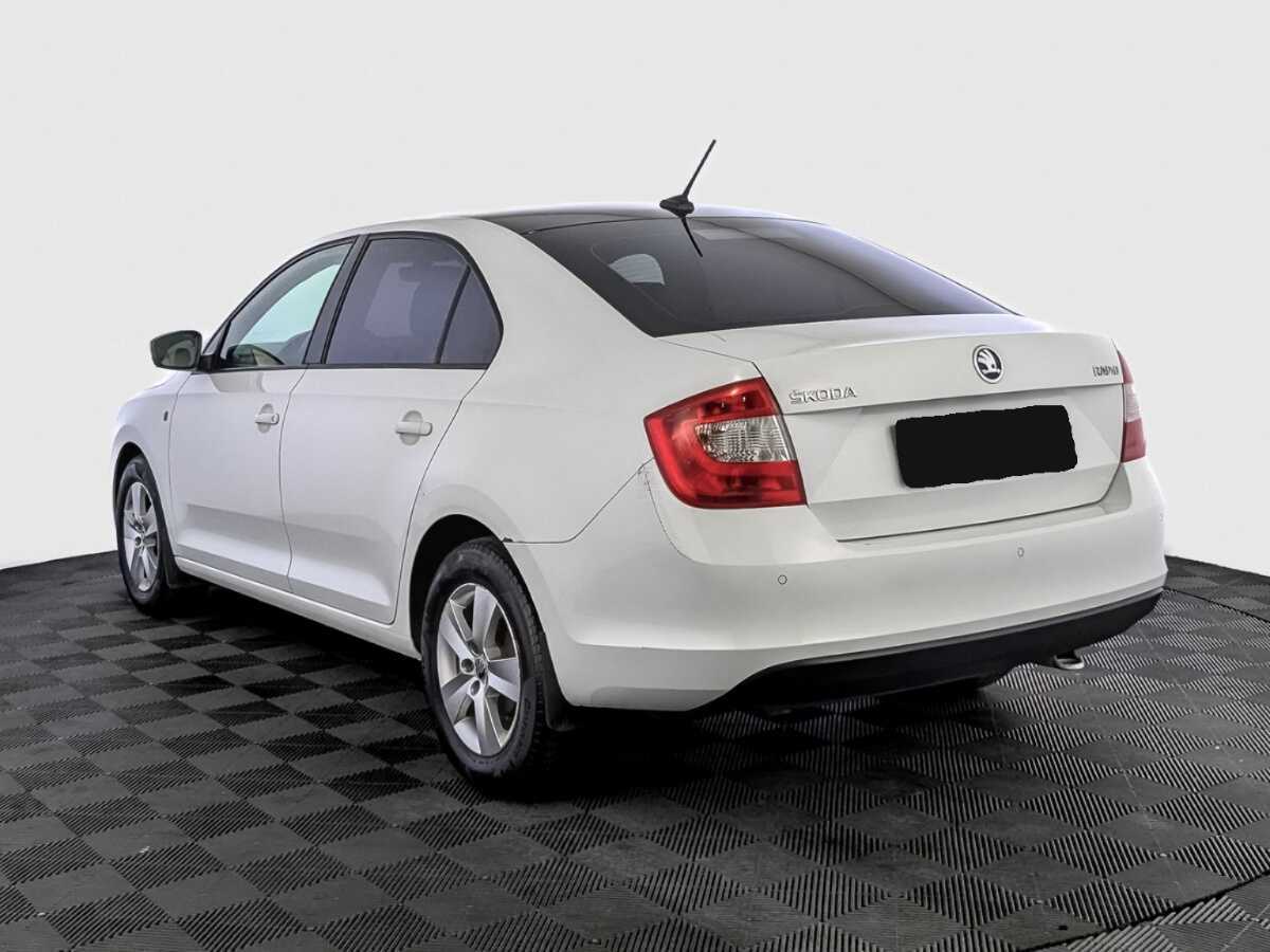 Skoda Rapid с пробегом — 2017 год. Фото: #6