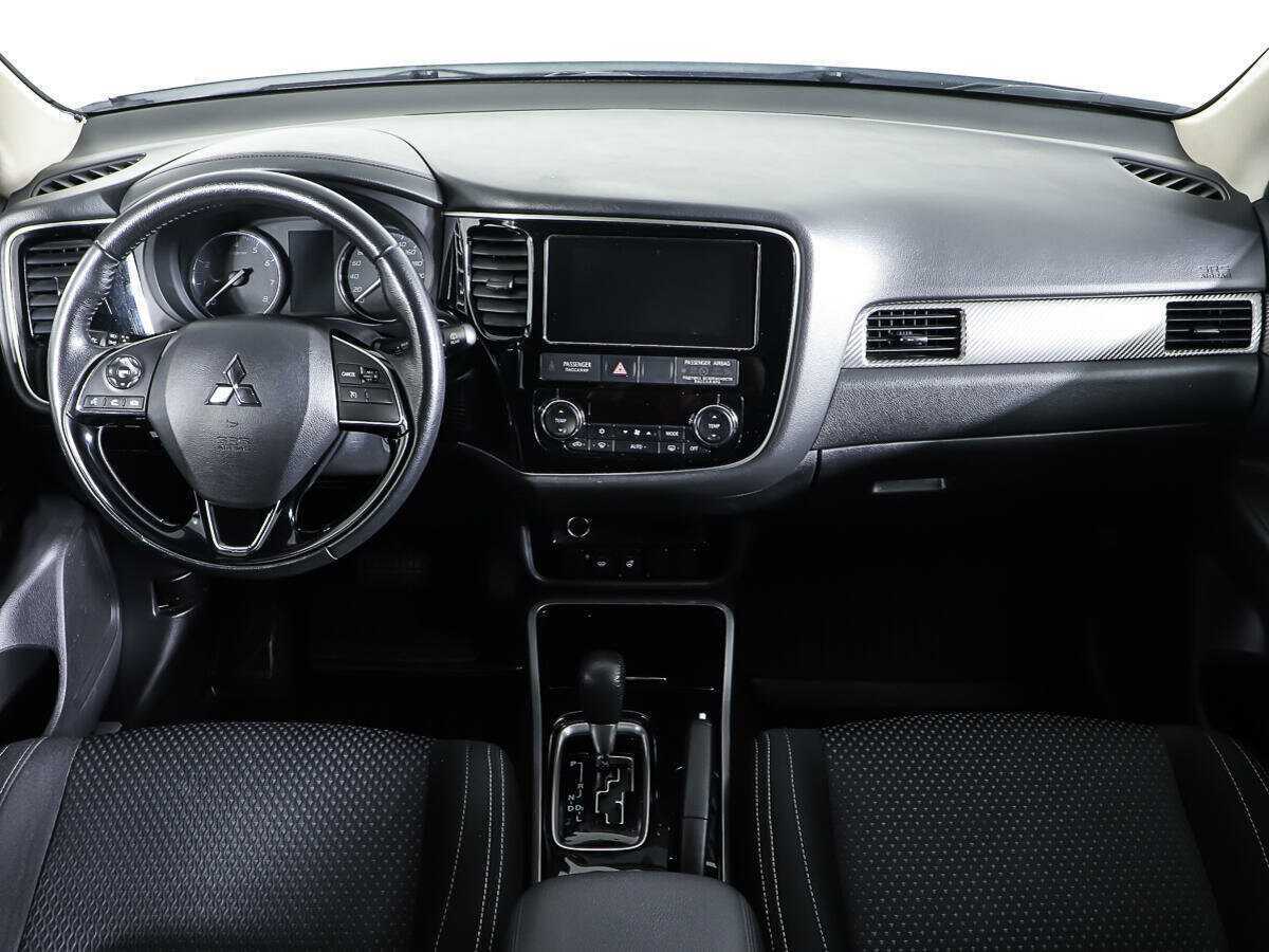 Mitsubishi Outlander с пробегом — 2018 год. Фото: #9