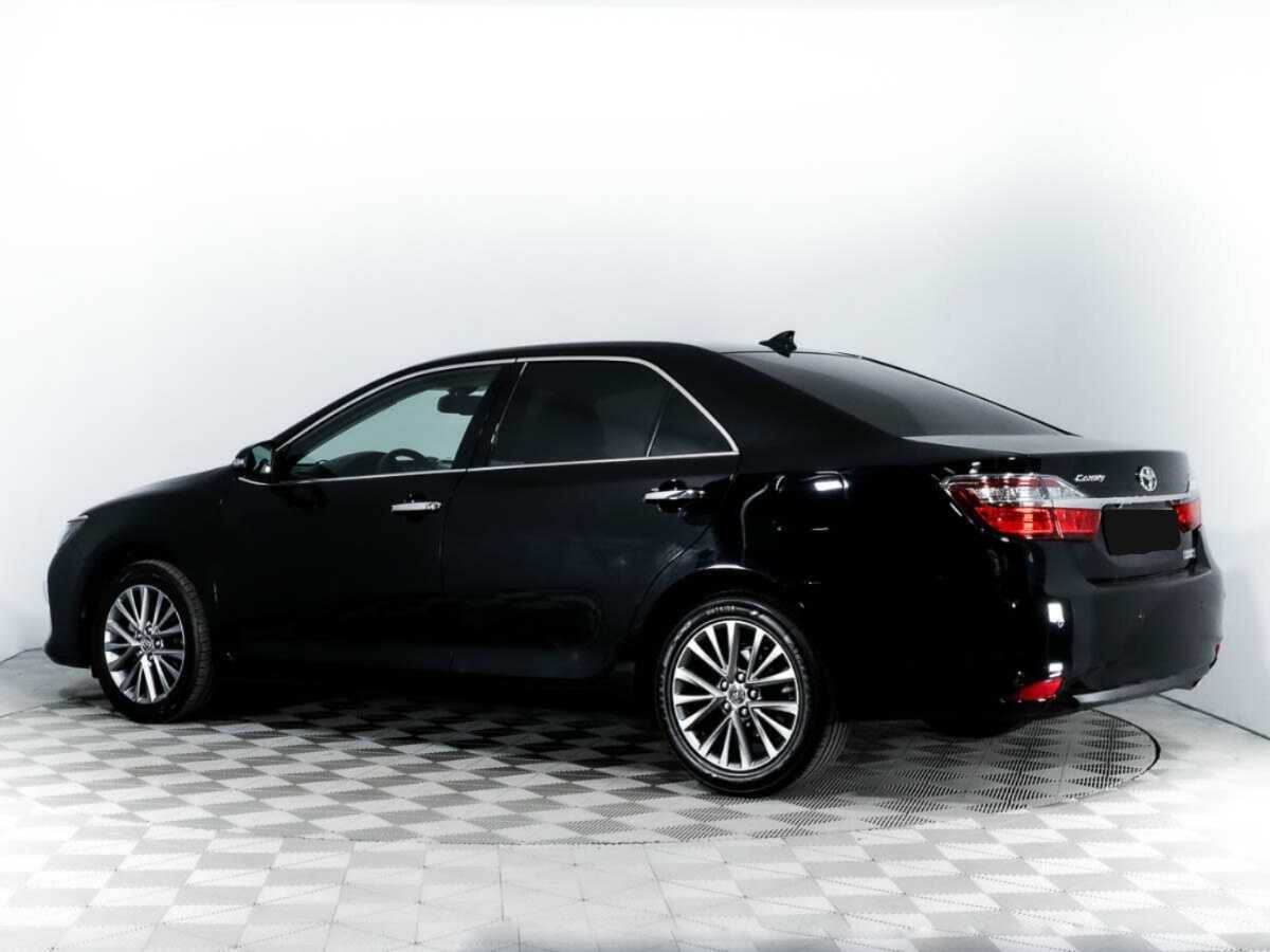 Toyota Camry с пробегом — 2017 год. Фото: #6