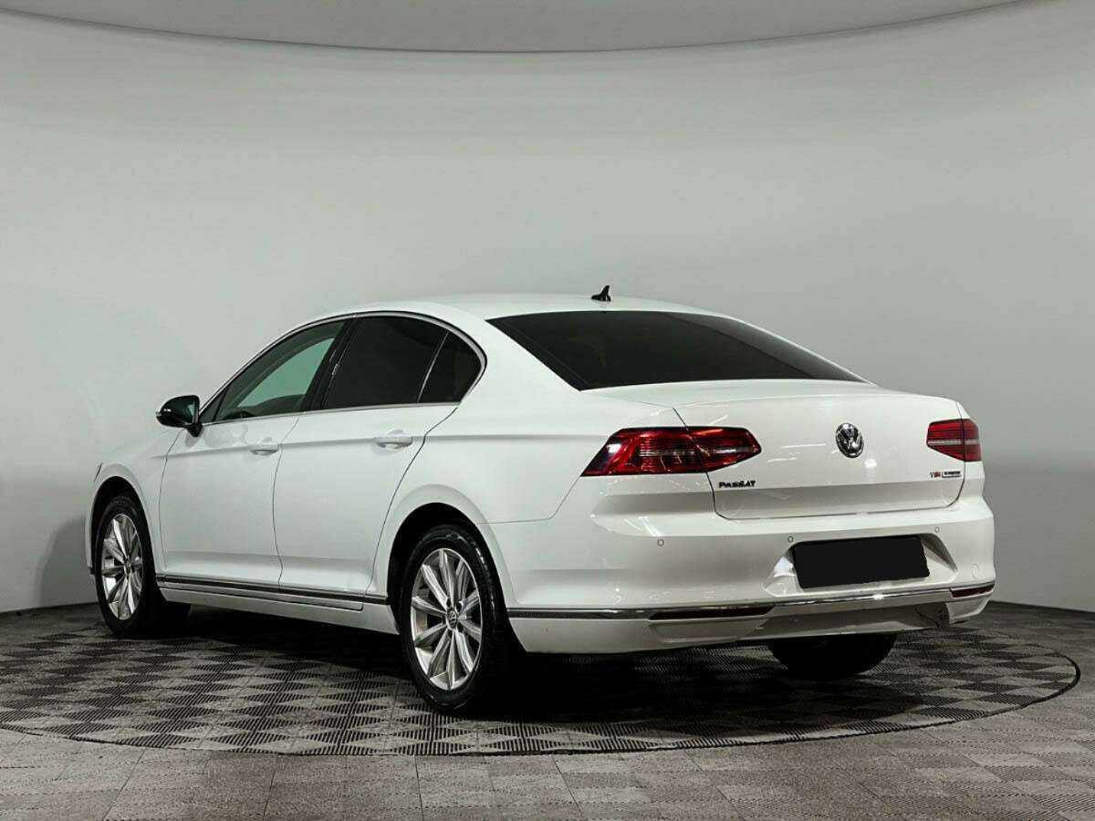 Volkswagen Passat с пробегом — 2017 год. Фото: #6