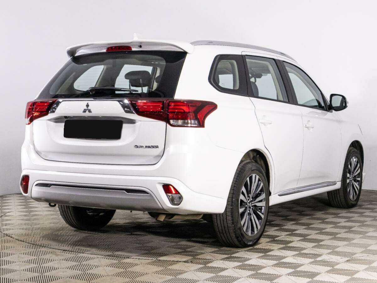 Mitsubishi Outlander с пробегом — 2022 год. Фото: #3
