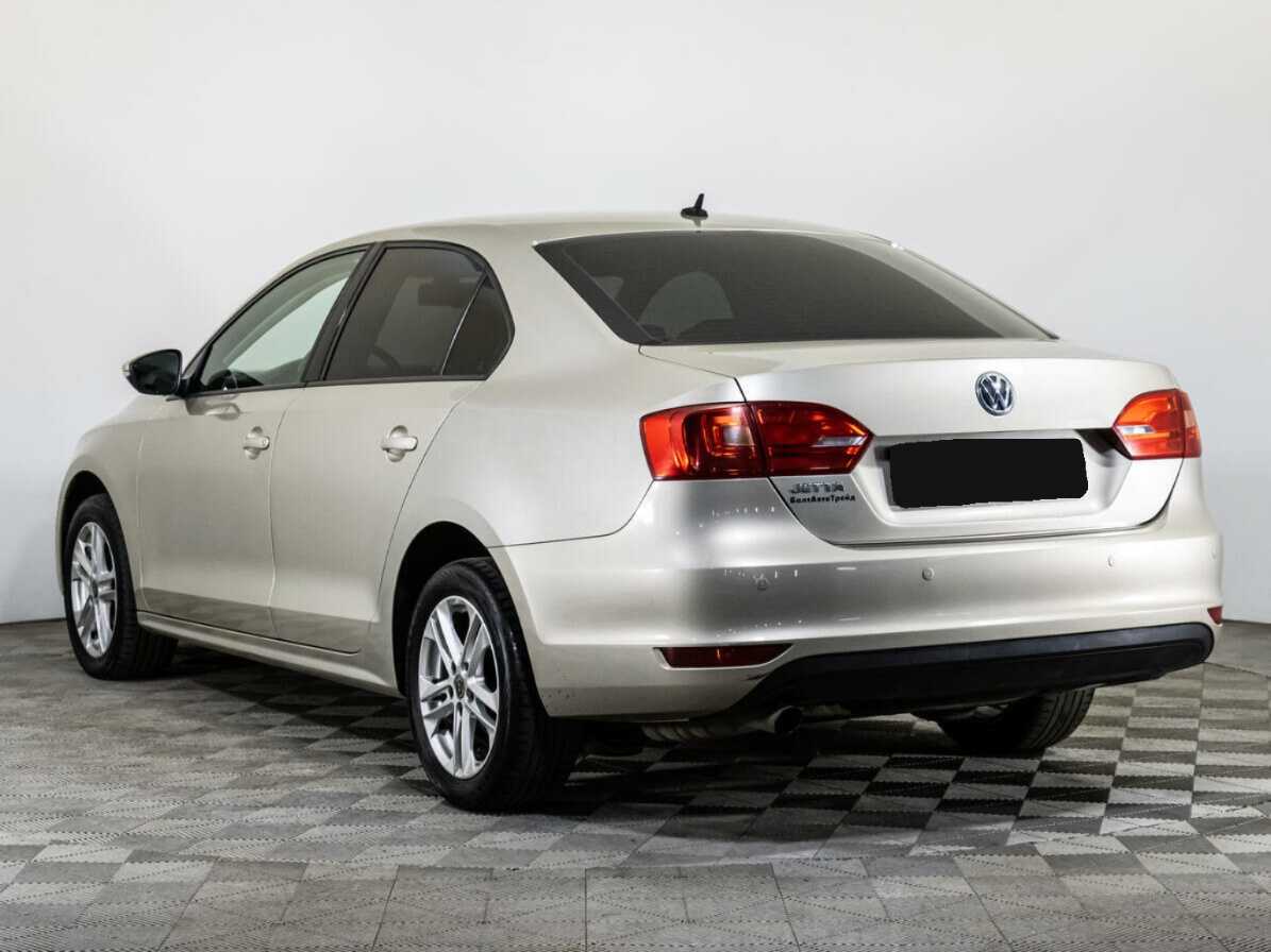 Volkswagen Jetta с пробегом — 2012 год. Фото: #5