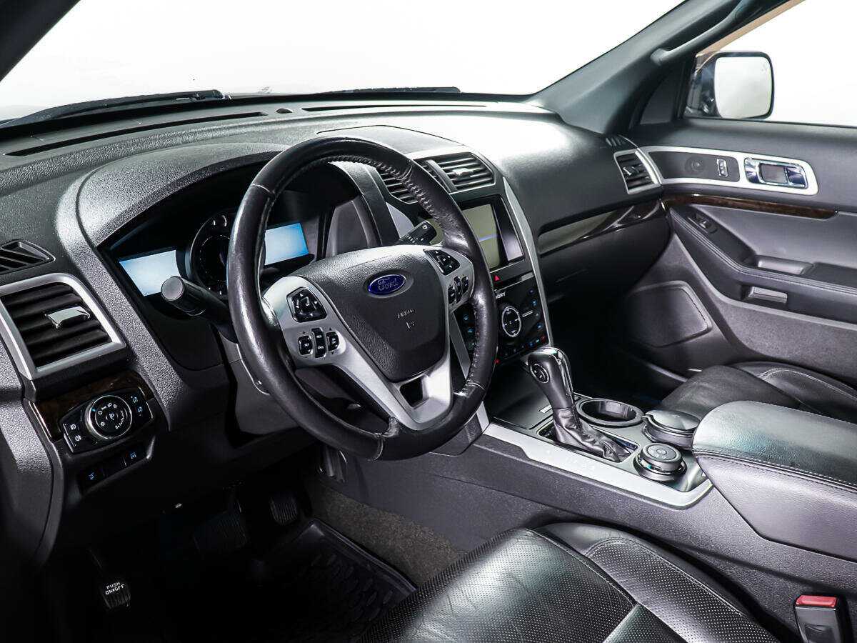 Ford Explorer с пробегом — 2013 год. Фото: #15